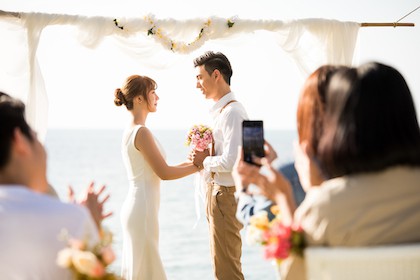 結婚式を 最高の 親孝行 イベントに みんなで沖縄へgo 沖縄マガジン 結婚写真を沖縄で残すならフォトウエディング専門のスタジオsuns